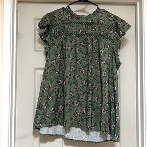 Lane Bryant  short sleeve Top EUC Green with a Botanical Print